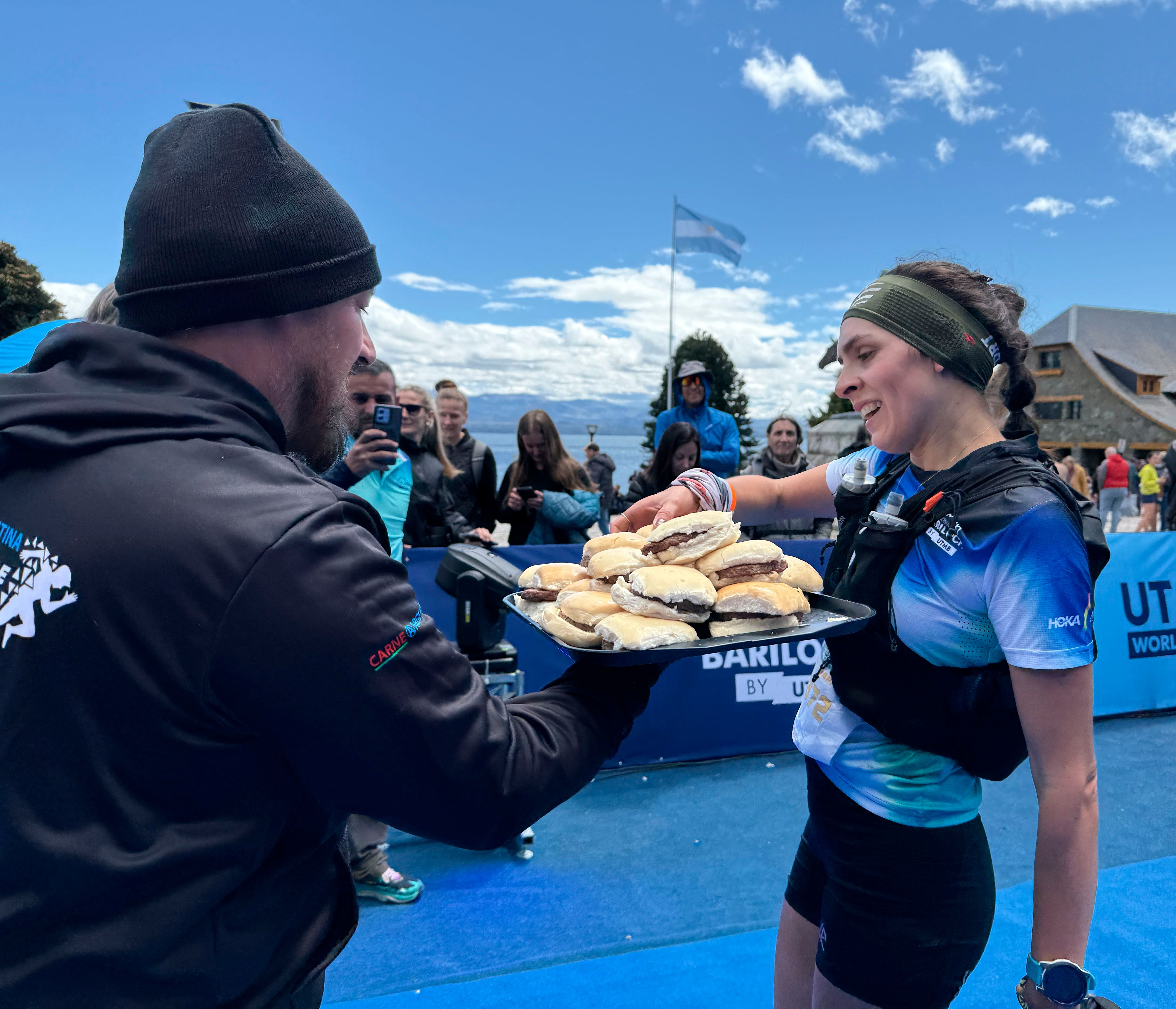 Hamburguesas tras cruzar la meta